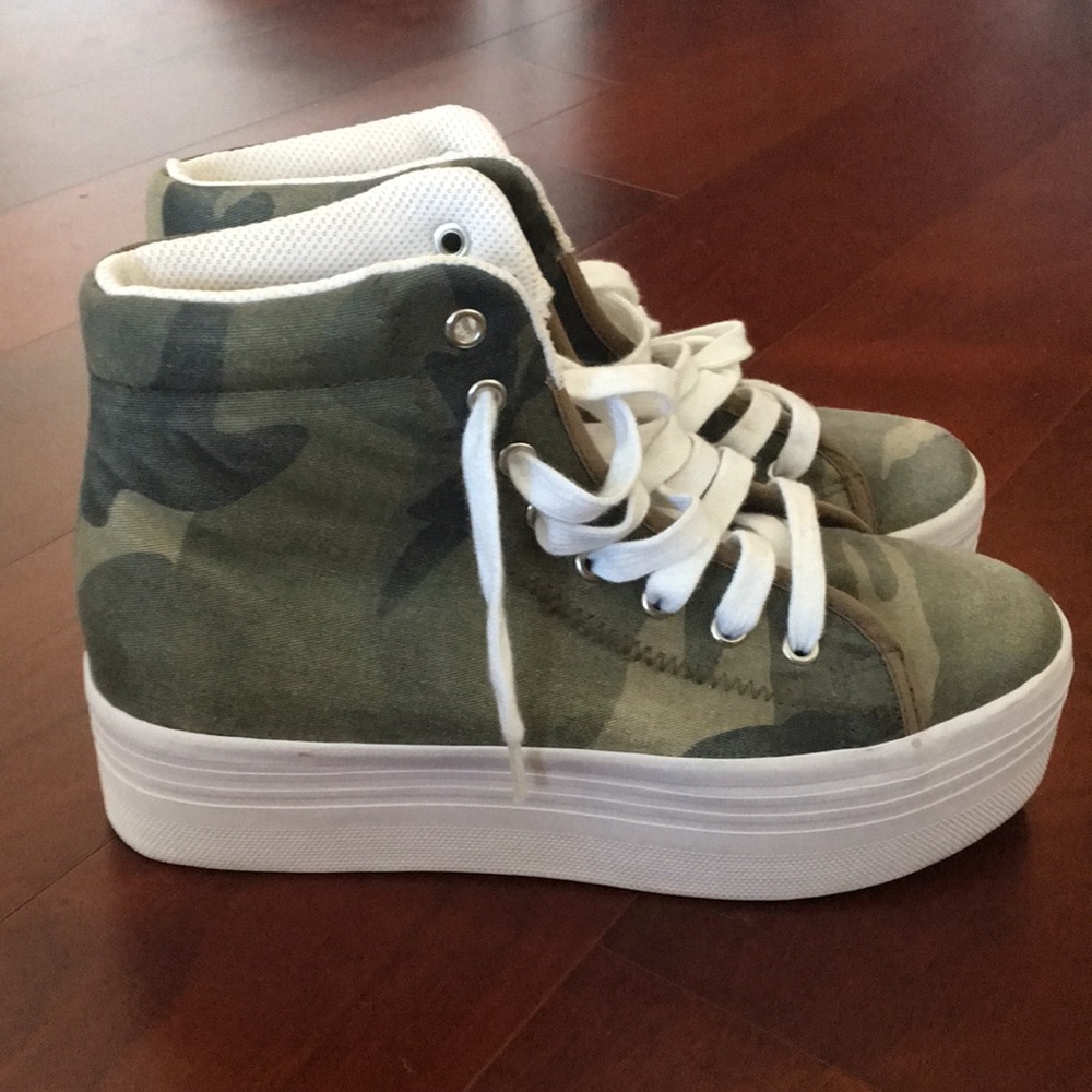 *Never Worn* Jeffrey Campbell Platform Camouflage